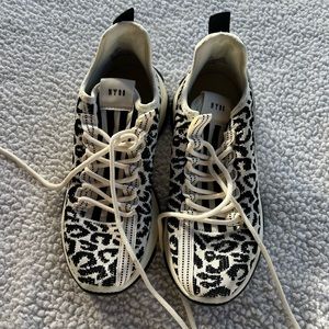 Steve Madden size 9 cheetah tennis shoes